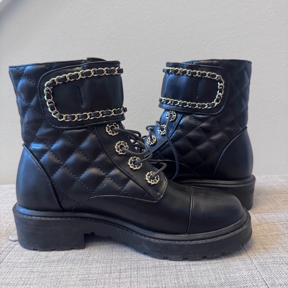 AZALEA WANG SIMPLE YET CLASSY FLAT BOOTIE IN BLACK SIZE 10 - Picture 2 of 8